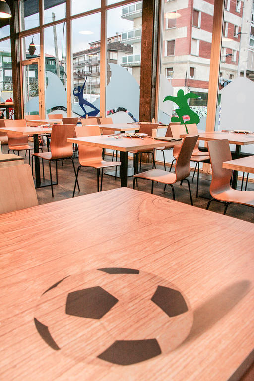 Mundaka Hostel & Sports Cafe Exterior foto