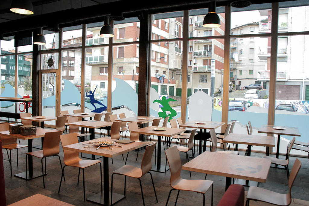 Mundaka Hostel & Sports Cafe Exterior foto
